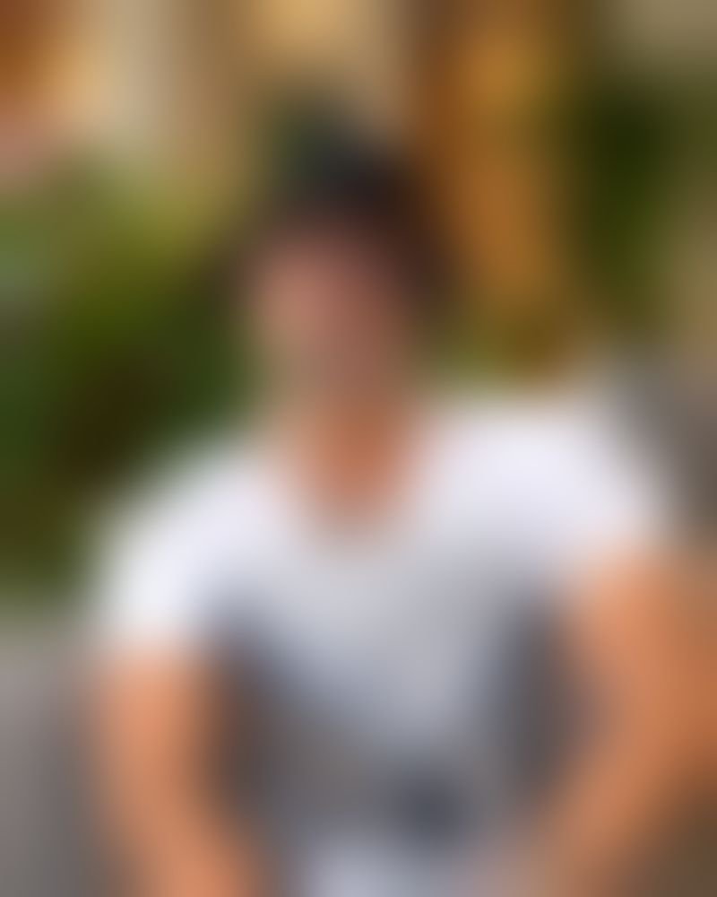 Un portrait en couleur volontairement flou de l’auteur, M.Z.O. : son visage sera révélé le 31 janvier 2027.